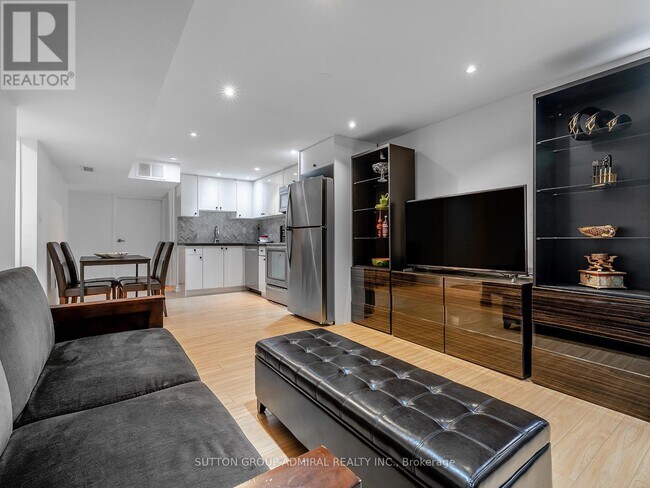 19 Nevada Ave in Toronto, ON - Building Photo - Building Photo