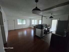 1715 Wiley St in Hollywood, FL - Building Photo