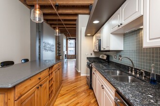 616 W Fulton St, Unit 503 in Chicago, IL - Building Photo - Building Photo