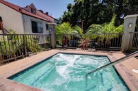 Town Center Apartments in Burbank, CA - Foto de edificio - Building Photo