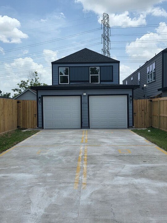 4702 Baton Rouge St in Houston, TX - Building Photo