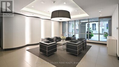 377 Madison Ave in Toronto, ON - Building Photo - Building Photo