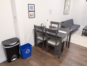 2227 25th Ave S in Seattle, WA - Foto de edificio - Building Photo