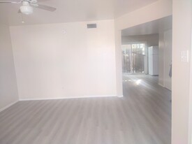 508 Holiday Dr, Unit Unit #1 in Galveston, TX - Building Photo