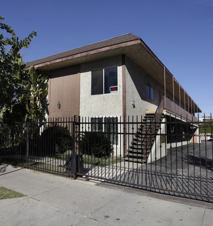 14243-14249 Delano St in Van Nuys, CA - Building Photo