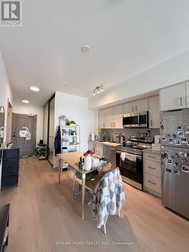 3429 Sheppard Ave E in Toronto, ON - Building Photo - Building Photo