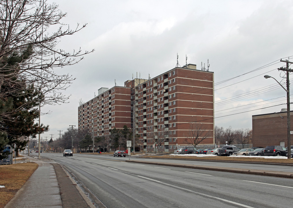 Birchmount Eglinton in Toronto, ON - Building Photo