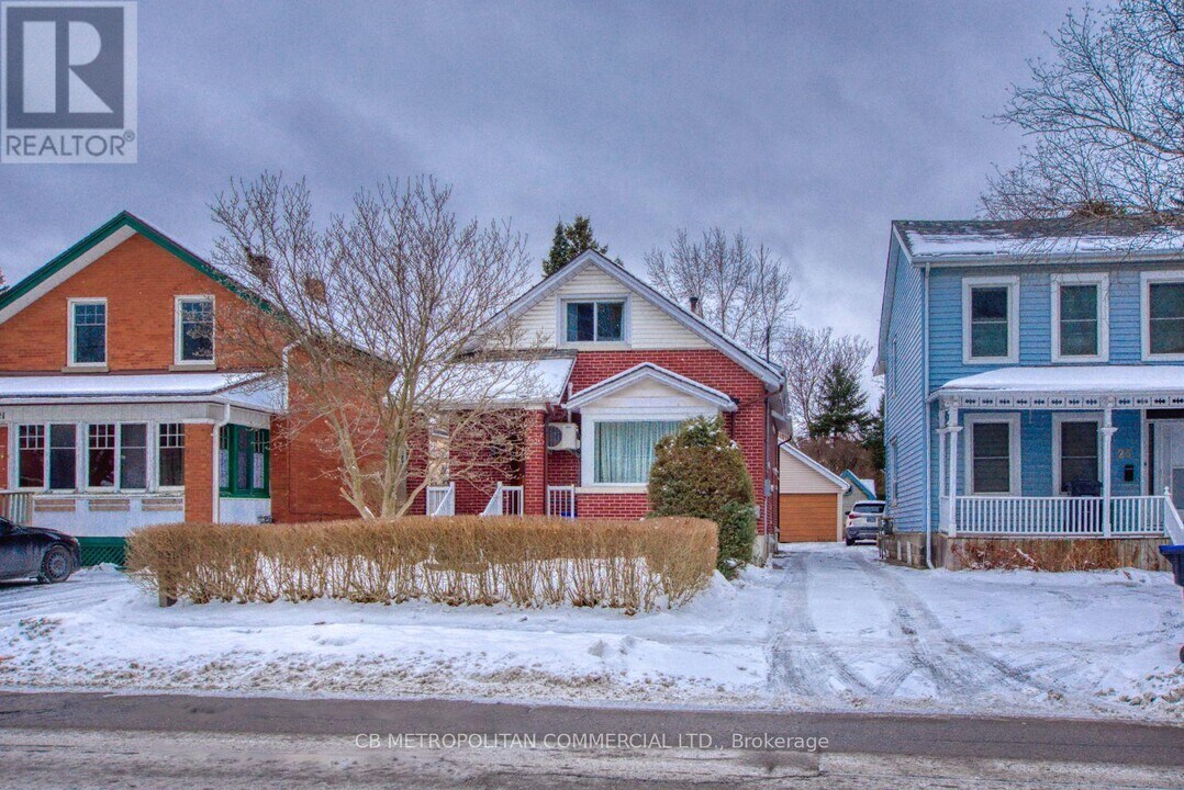 23 Mill St N in Brampton, ON - Building Photo