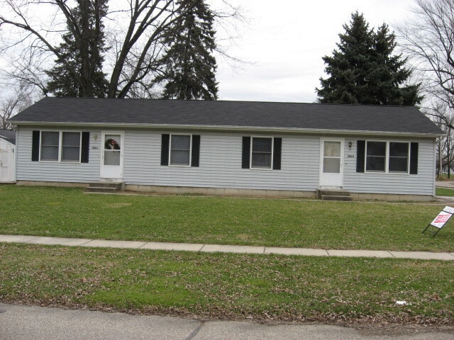 208 S Spring St in Wakarusa, IN - Building Photo - Building Photo