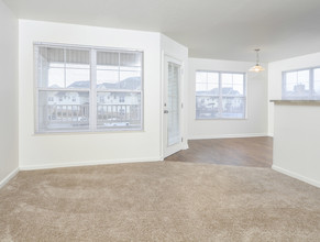 Preston Pointe at Brownstown in Brownstown, MI - Foto de edificio - Interior Photo
