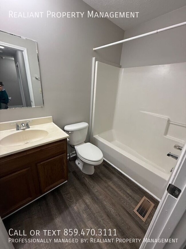 221 Tanbark Dr in Georgetown, KY - Building Photo - Building Photo