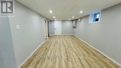 306 Rosedale Dr in Whitby, ON - Building Photo - Building Photo