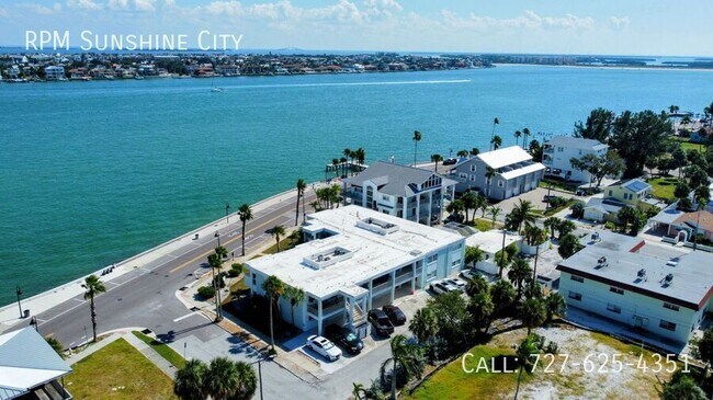 1106 Pass a Grille Way in St Pete Beach, FL - Building Photo - Building Photo