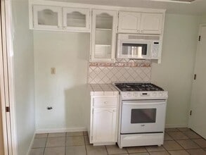 470 E Prosperity Ave in Tulare, CA - Building Photo - Building Photo