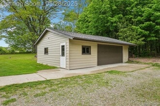 3005 S Hickory Ridge Rd in Milford, MI - Building Photo - Building Photo
