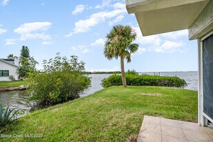 190 Seminole Ln in Cocoa Beach, FL - Building Photo