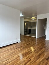 25-59-59 46th St in Queens, NY - Foto de edificio - Building Photo