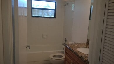 1484 Lake Crystal Dr in West Palm Beach, FL - Building Photo - Building Photo