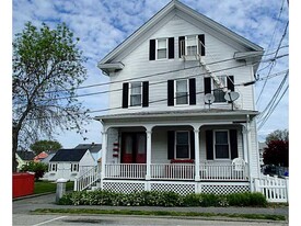 37 Lincoln Ave, Unit 1 in Bristol, RI - Building Photo