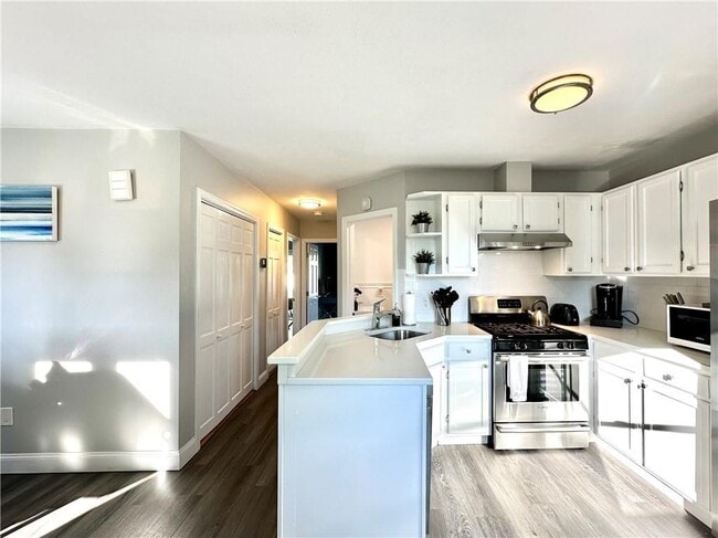 90 Wolcott Ave in Middletown, RI - Building Photo - Building Photo