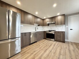 53 Martin Rd in Hamilton, ON - Building Photo