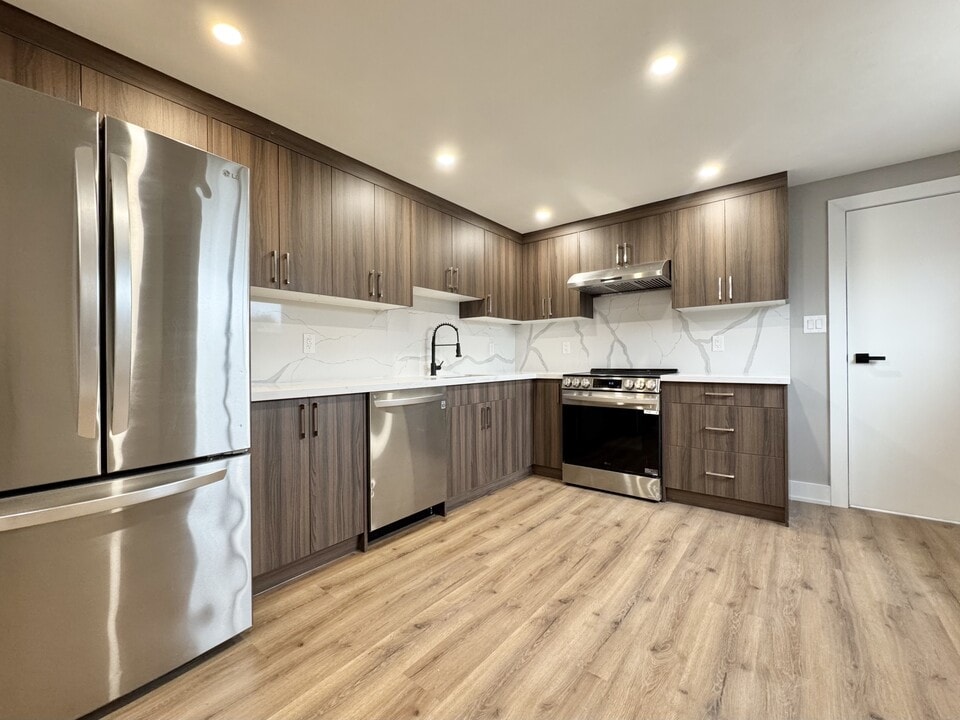 53 Martin Rd in Hamilton, ON - Building Photo