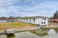 Lakeshore Motel Apartments in Lake Orion, MI - Building Photo - Building Photo