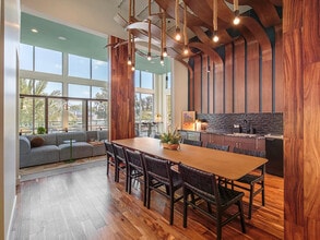 Rivair Apartment Homes in San Diego, CA - Foto de edificio - Building Photo