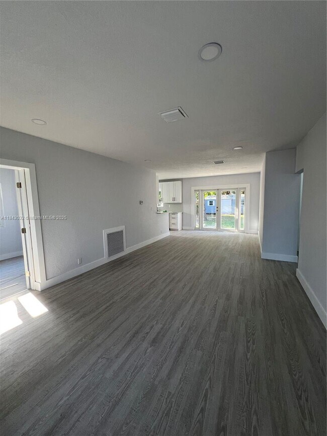 2843 Dewey St in Hollywood, FL - Building Photo - Building Photo