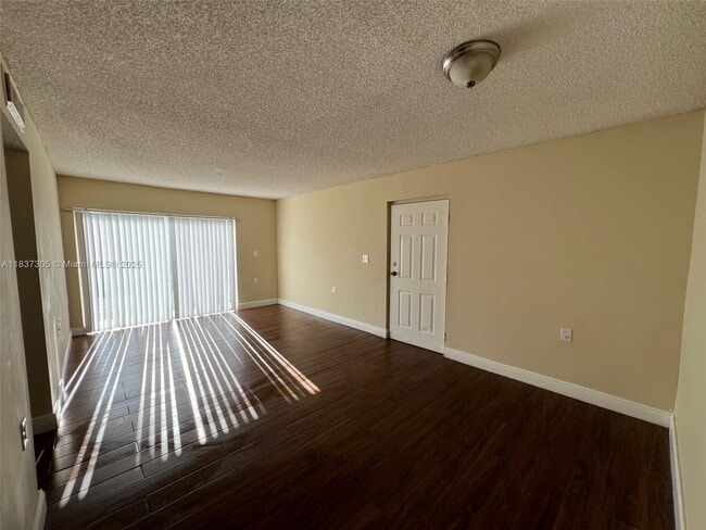 1129 Lake Victoria Dr in Royal Palm Beach, FL - Building Photo - Building Photo