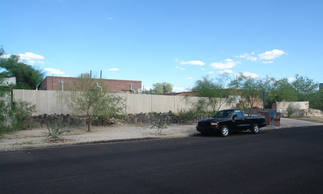 724-738 N 10th Ave in Tucson, AZ - Building Photo - Building Photo