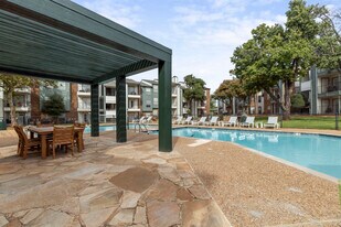 Bluff Creek in Oklahoma City, OK - Building Photo