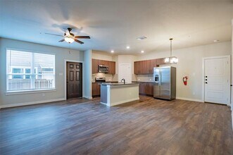 727 Wheatfield Dr in Venus, TX - Building Photo - Building Photo