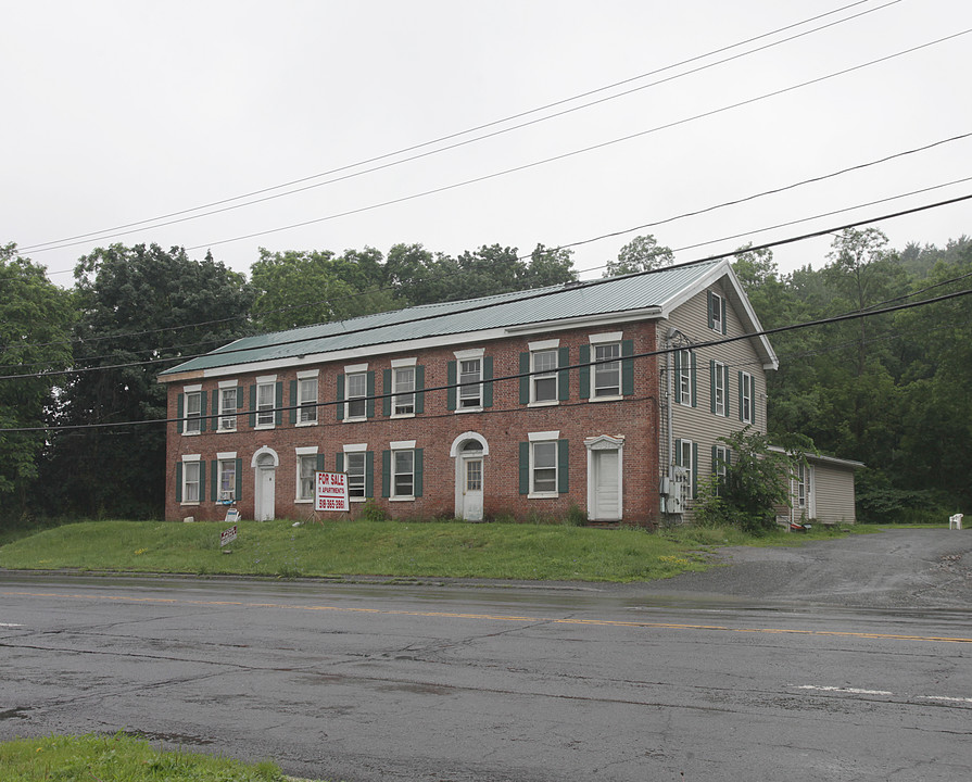 1628 Columbia Tpke in Castleton, NY - Building Photo