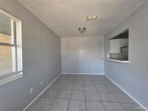 7 N 11th St in McAllen, TX - Building Photo - Building Photo