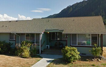 302 1st St in Morton, WA - Building Photo - Building Photo