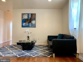 224 N 13th St, Unit 3R in Philadelphia, PA - Building Photo - Building Photo