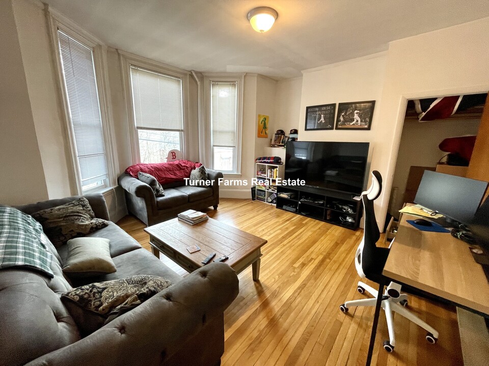 38 Newton St, Unit 1 in Boston, MA - Foto de edificio