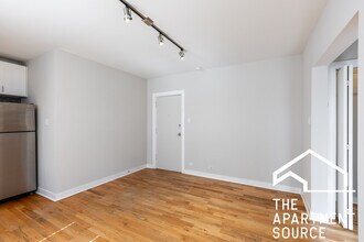 2430 N Kedzie Blvd, Unit 305 in Chicago, IL - Building Photo - Building Photo
