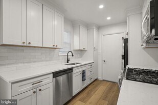 1420 Gilbert Rd in Arnold, MD - Building Photo