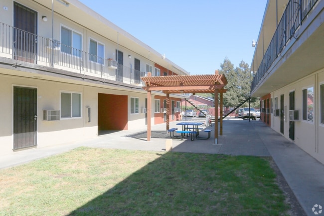 Delta Court Apartments