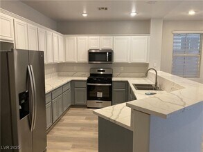 9068 W Palomino Park Ct in Las Vegas, NV - Building Photo - Building Photo