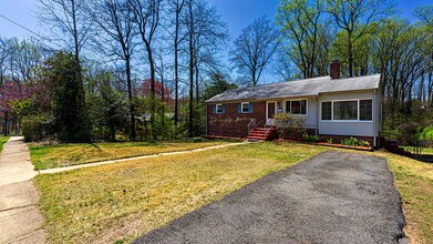 3306 Dye Dr in Falls Church, VA - Foto de edificio - Building Photo