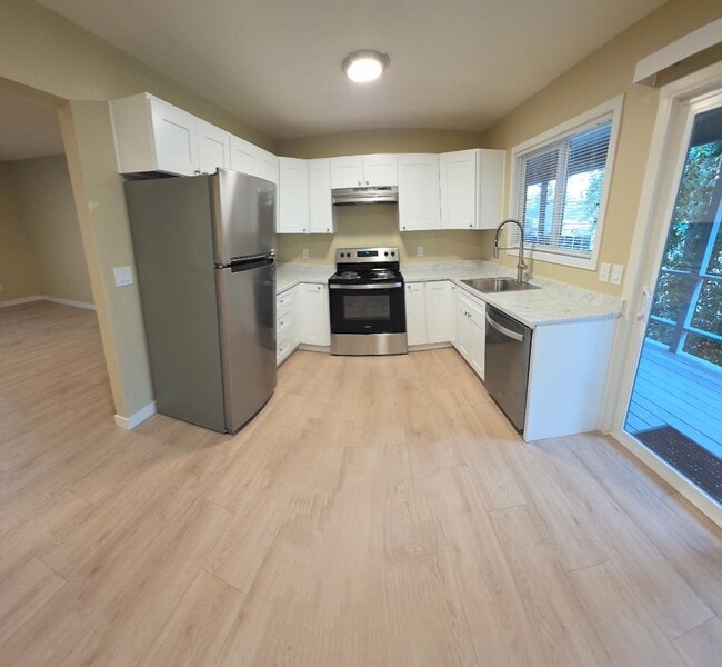 5055 SW Menlo Dr, Unit 4 in Beaverton, OR - Foto de edificio - Building Photo