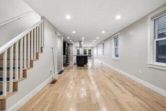 571 Franklin St in Cambridge, MA - Building Photo - Building Photo