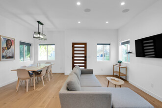 8749 Cattaraugus Ave, Unit Main House - The Casa in Los Angeles, CA - Foto de edificio - Building Photo