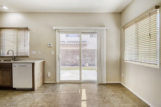 10230 Lupine Meadow Dr in Las Vegas, NV - Building Photo - Building Photo