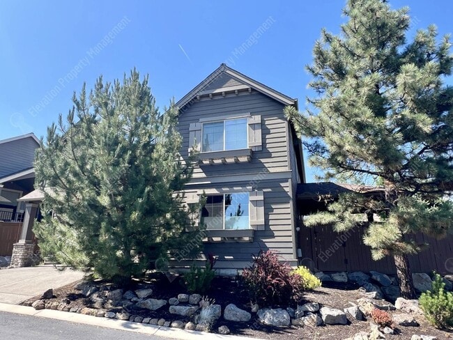 2608 NW Boulder Ridge Loop in Bend, OR - Building Photo - Building Photo
