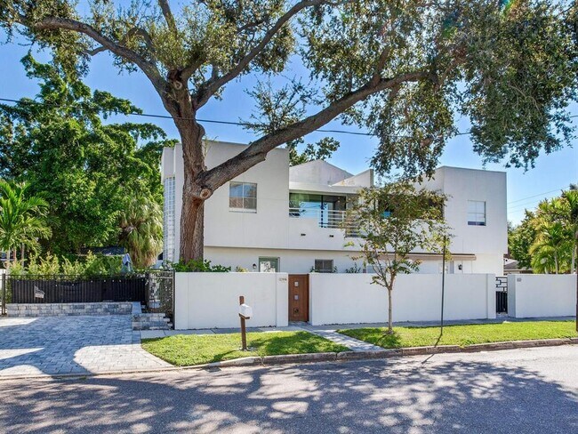 3219 W San Juan St in Tampa, FL - Building Photo - Building Photo