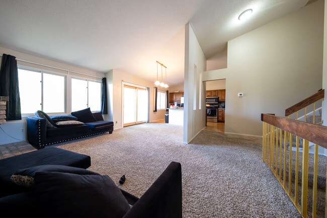 9154 Neill Lake Rd in Eden Prairie, MN - Building Photo - Building Photo
